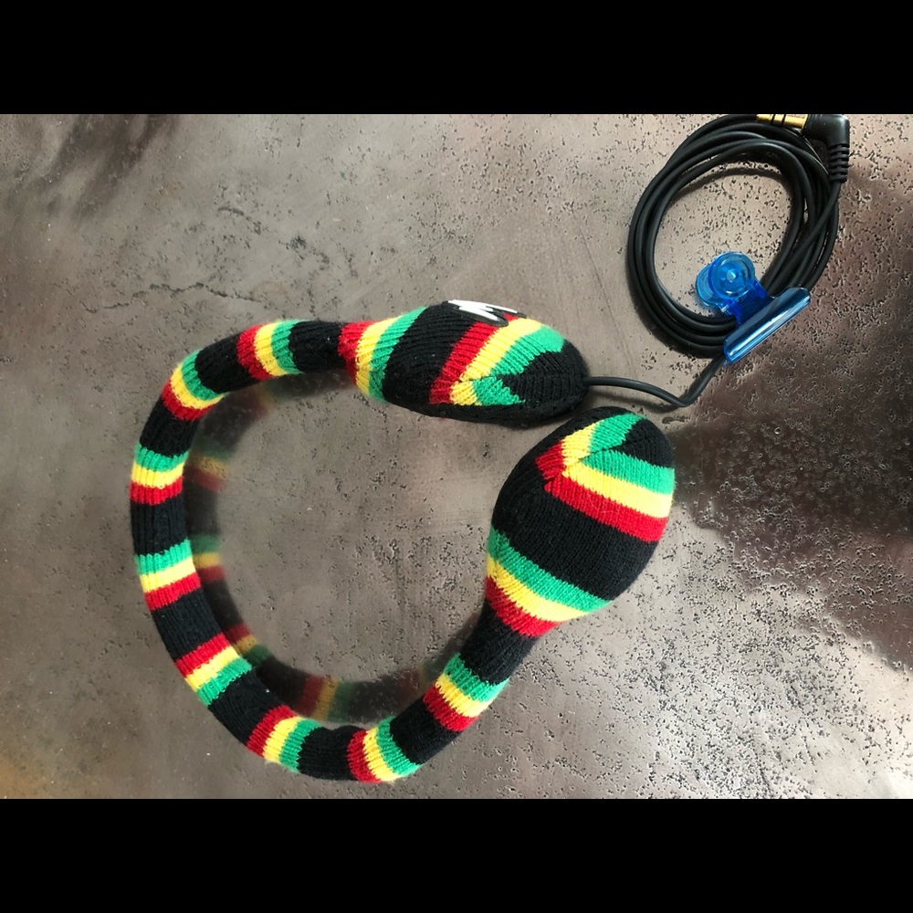 Reggae colored cloth head phones